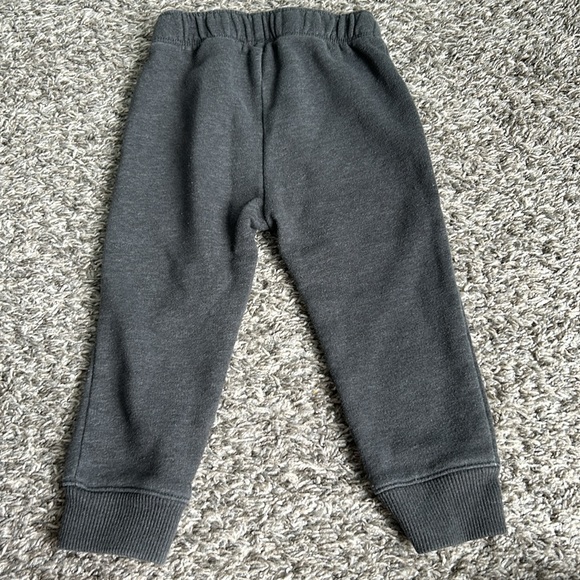 Gray sweatpants toddler boy 18 months Cat & Jack brand - Picture 3 of 3